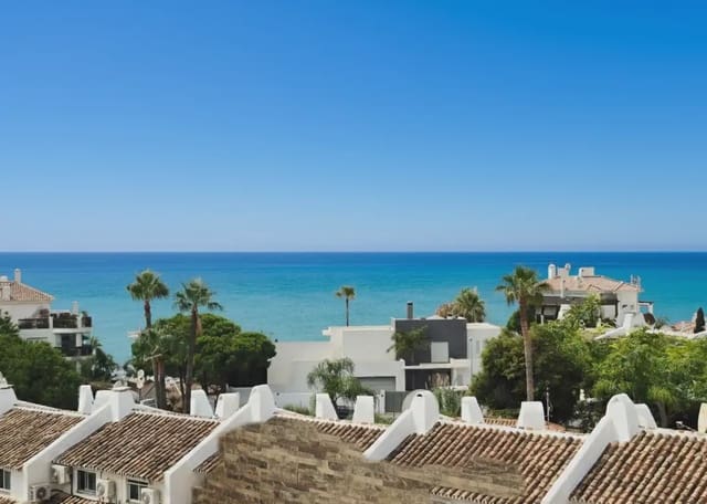 Ático de 3 habitaciones en Calahonda, Mijas en alquiler con piscina - 1.900 € (Ref: 10158236)
