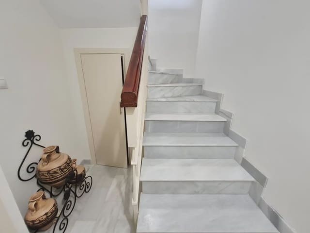 Ático de 3 habitaciones en Calahonda, Mijas en alquiler con piscina - 1.900 € (Ref: 10158236)