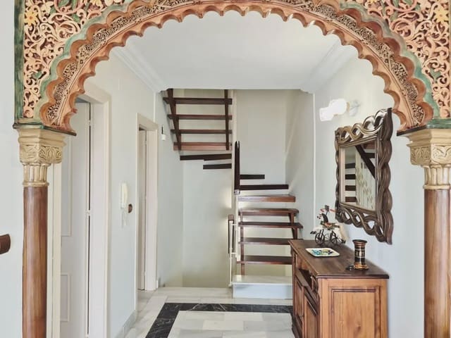 Ático de 3 habitaciones en Calahonda, Mijas en alquiler con piscina - 1.900 € (Ref: 10158236)