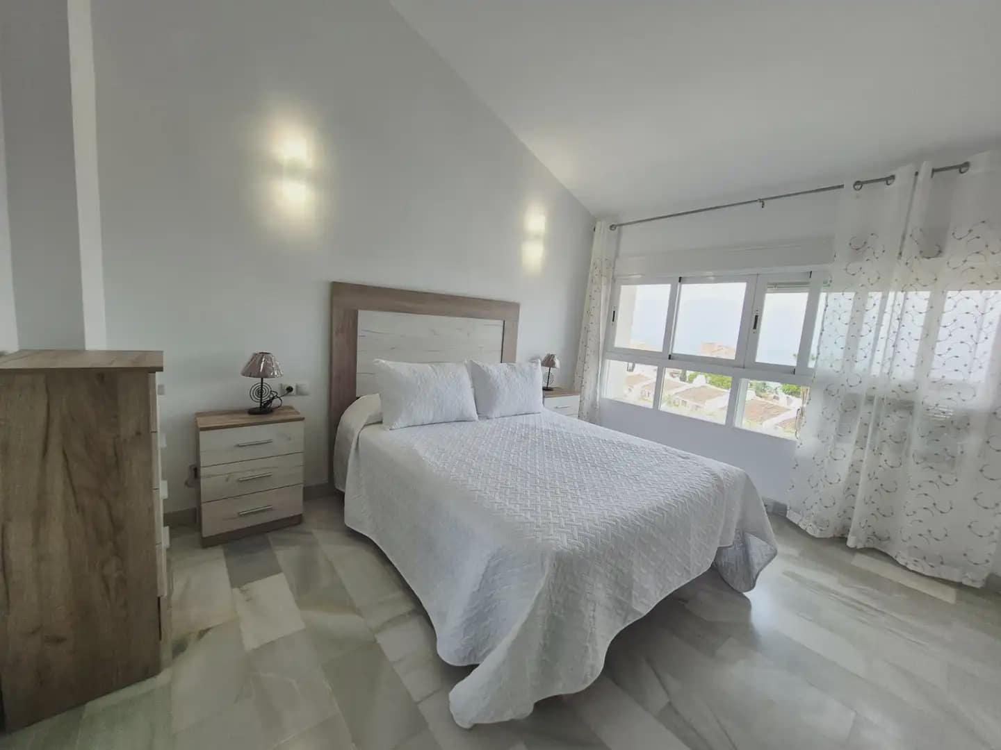 Ático de 3 habitaciones en Mijas en alquiler con piscina - 1.900 € (Ref: 10158236)