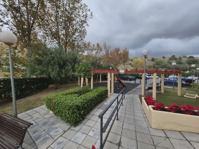1 quarto Penthouse para venda em Los Jardines de Marbella - La Ermita, Marbella com piscina - 240 000 € (Ref: 10158241)