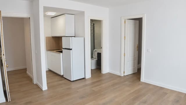 1 quarto Penthouse para venda em Los Jardines de Marbella - La Ermita, Marbella com piscina - 240 000 € (Ref: 10158241)