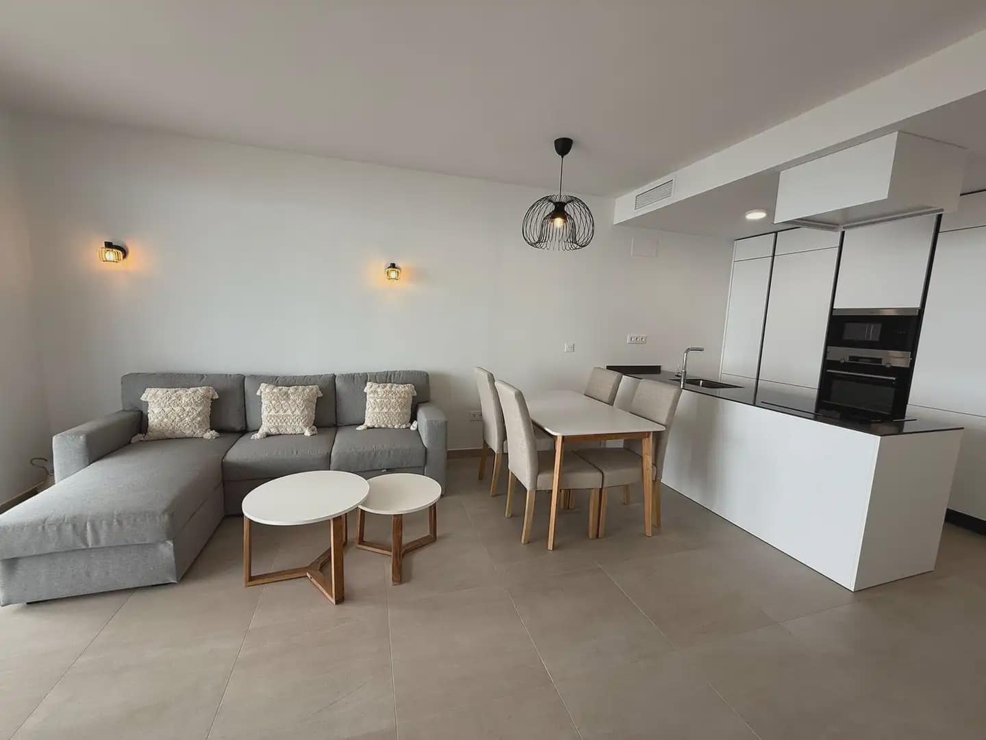 2 bedroom Beach Apartment for sale in Fuengirola with pool garage - € 748,000 (Ref: 10158251)