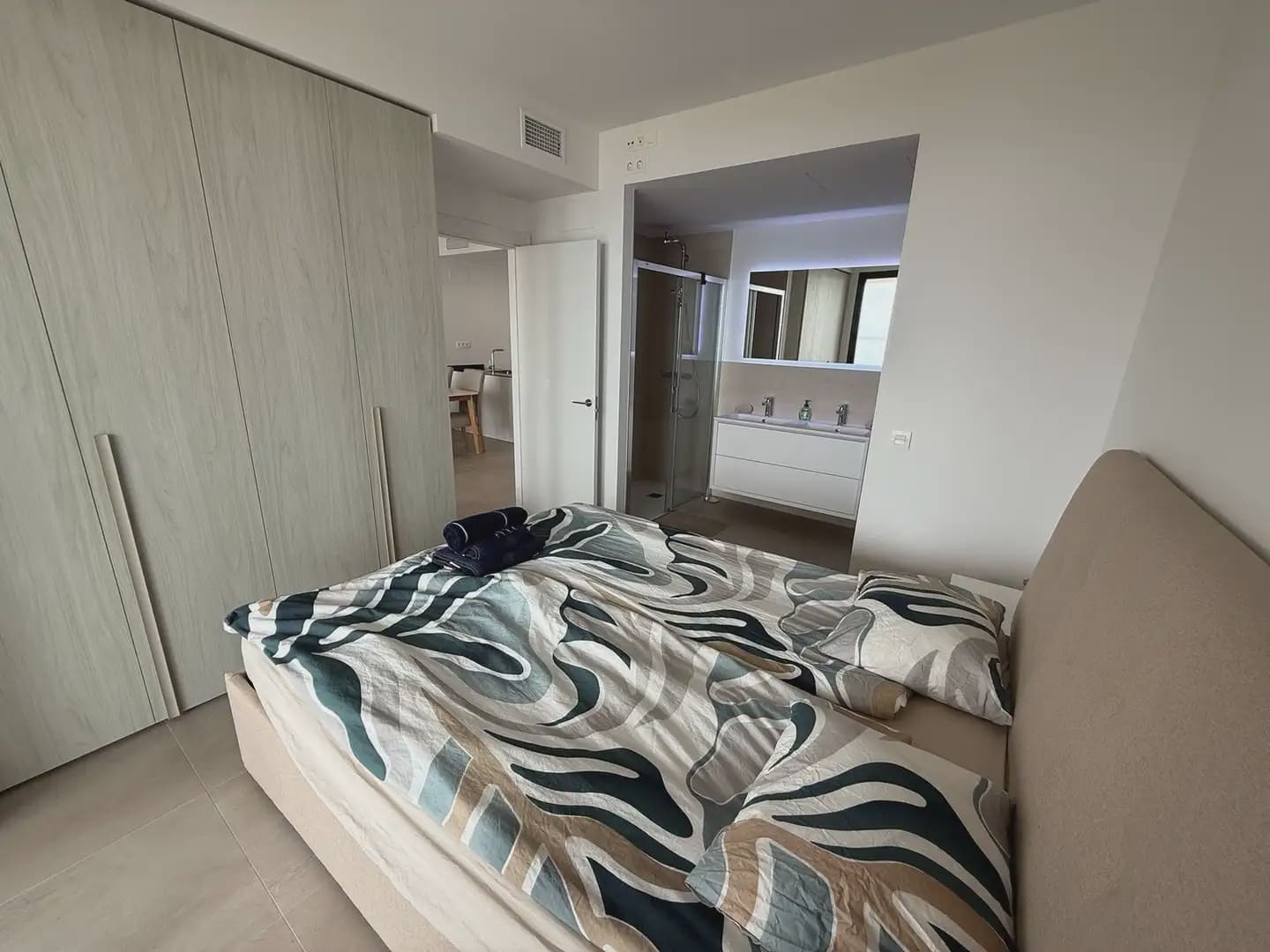 2 bedroom Beach Apartment for sale in Fuengirola with pool garage - € 748,000 (Ref: 10158251)
