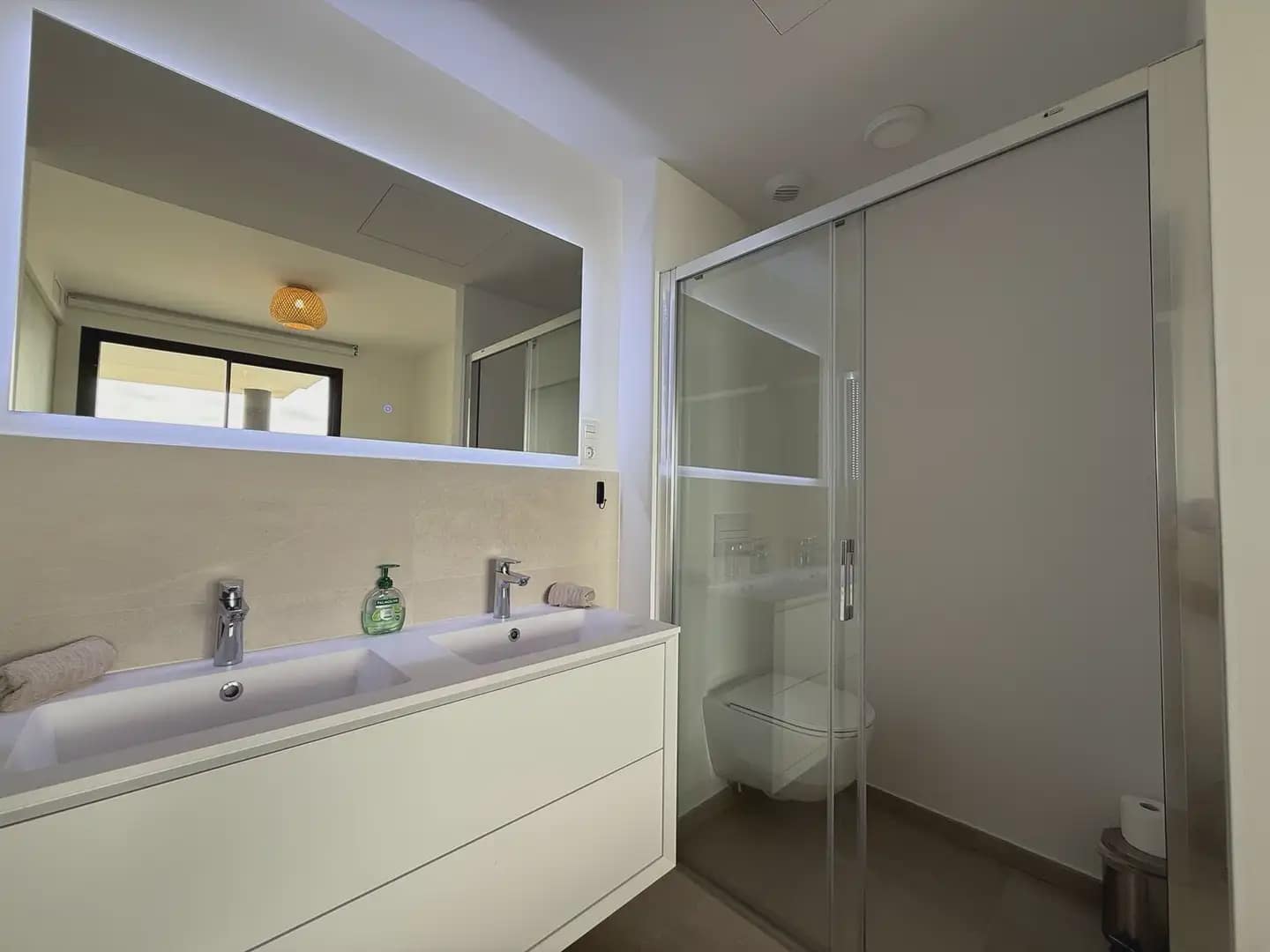 2 bedroom Beach Apartment for sale in Fuengirola with pool garage - € 748,000 (Ref: 10158251)