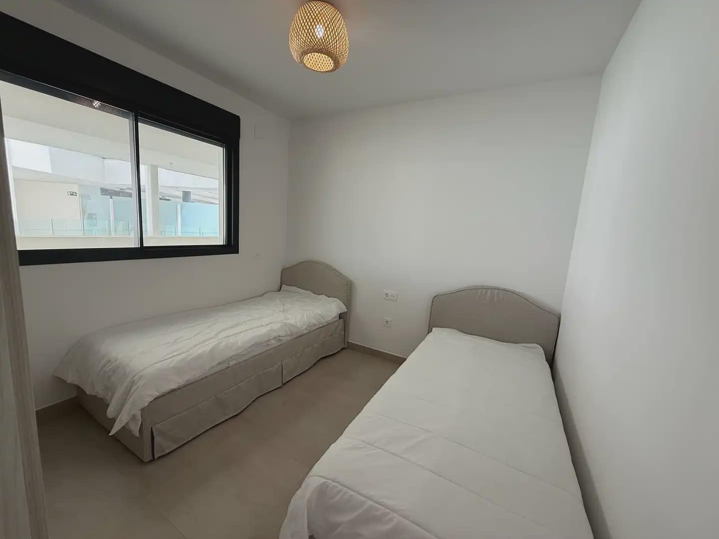 2 bedroom Beach Apartment for sale in Fuengirola with pool garage - € 748,000 (Ref: 10158251)