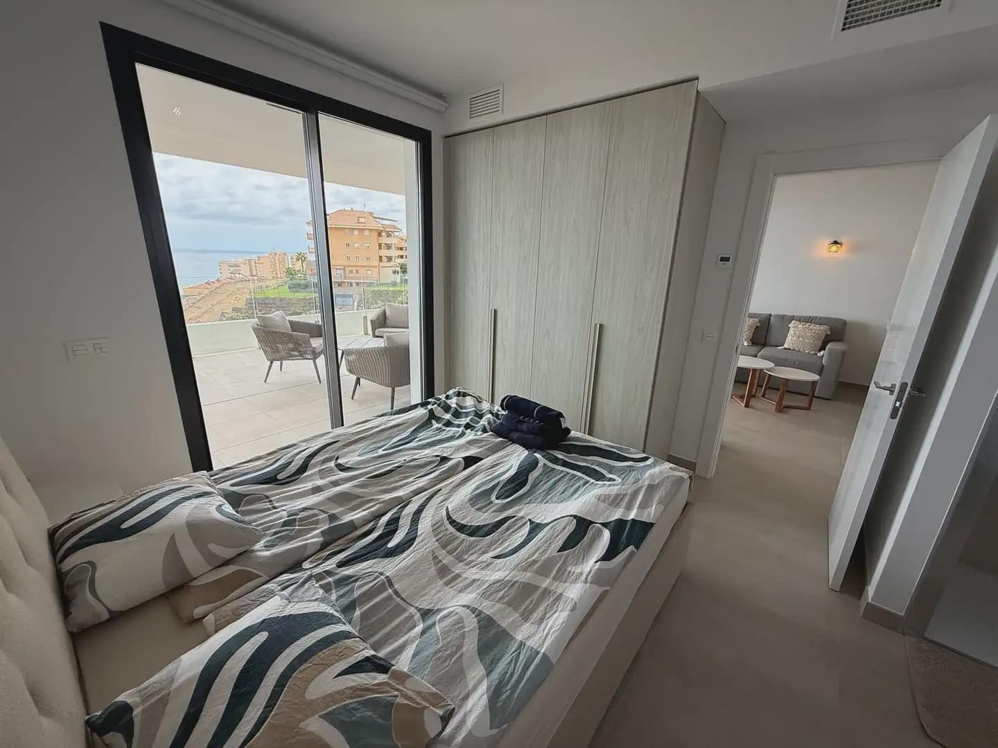 2 bedroom Beach Apartment for sale in Fuengirola with pool garage - € 748,000 (Ref: 10158251)