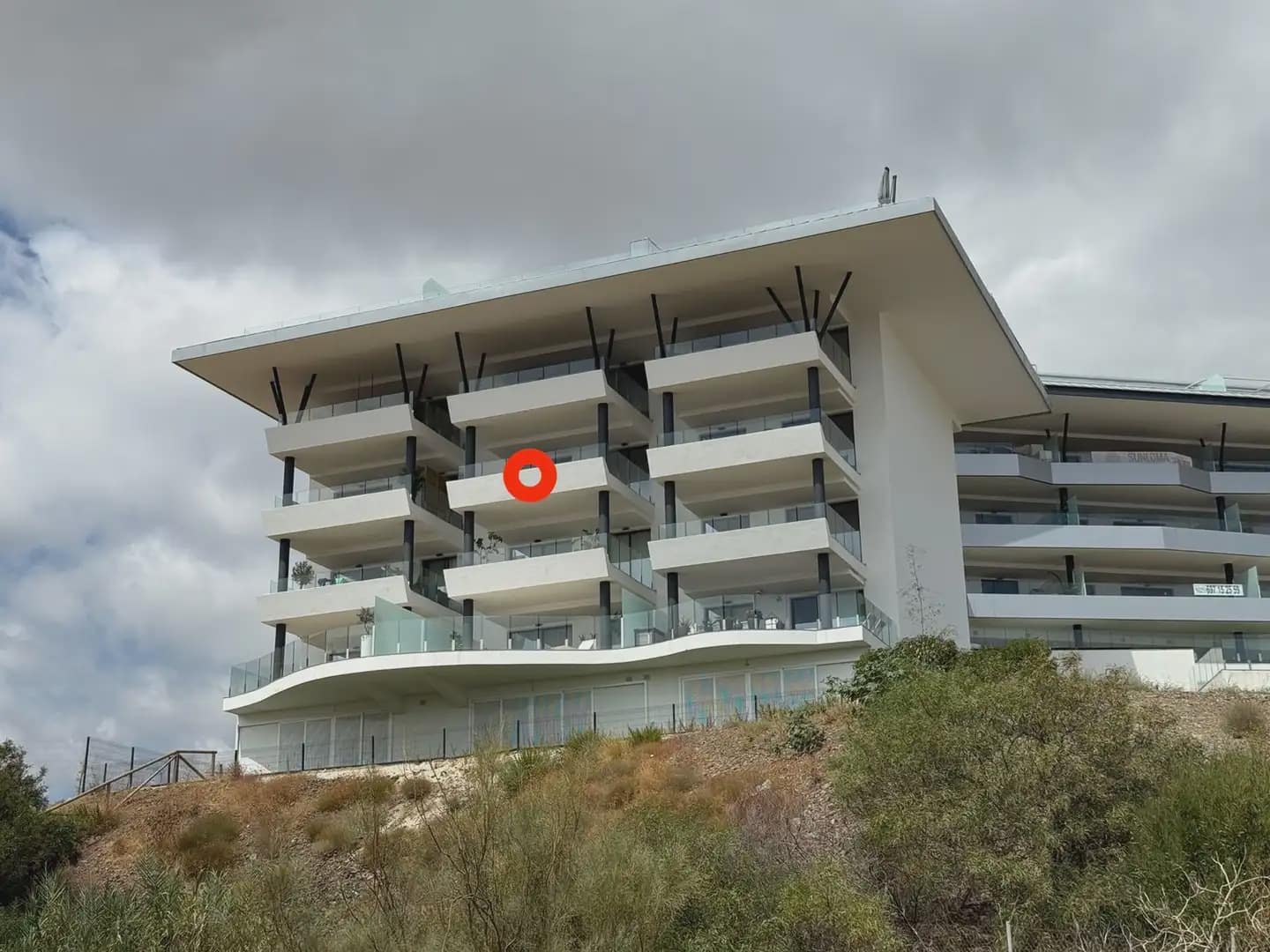 2 bedroom Beach Apartment for sale in Fuengirola with pool garage - € 748,000 (Ref: 10158251)