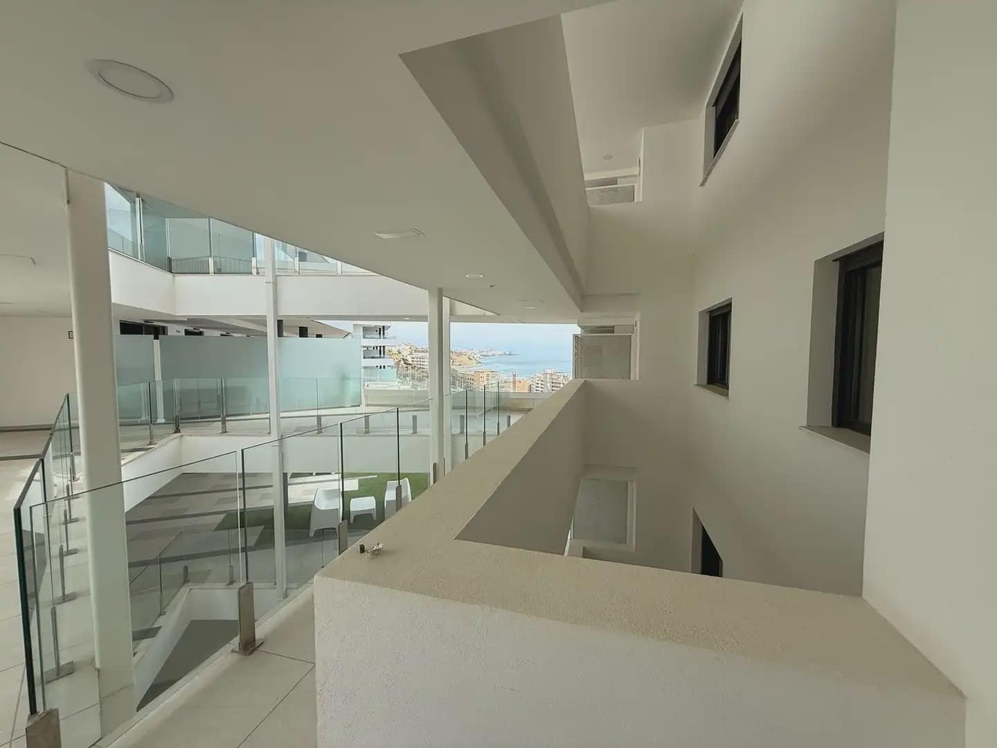 2 bedroom Beach Apartment for sale in Fuengirola with pool garage - € 748,000 (Ref: 10158251)