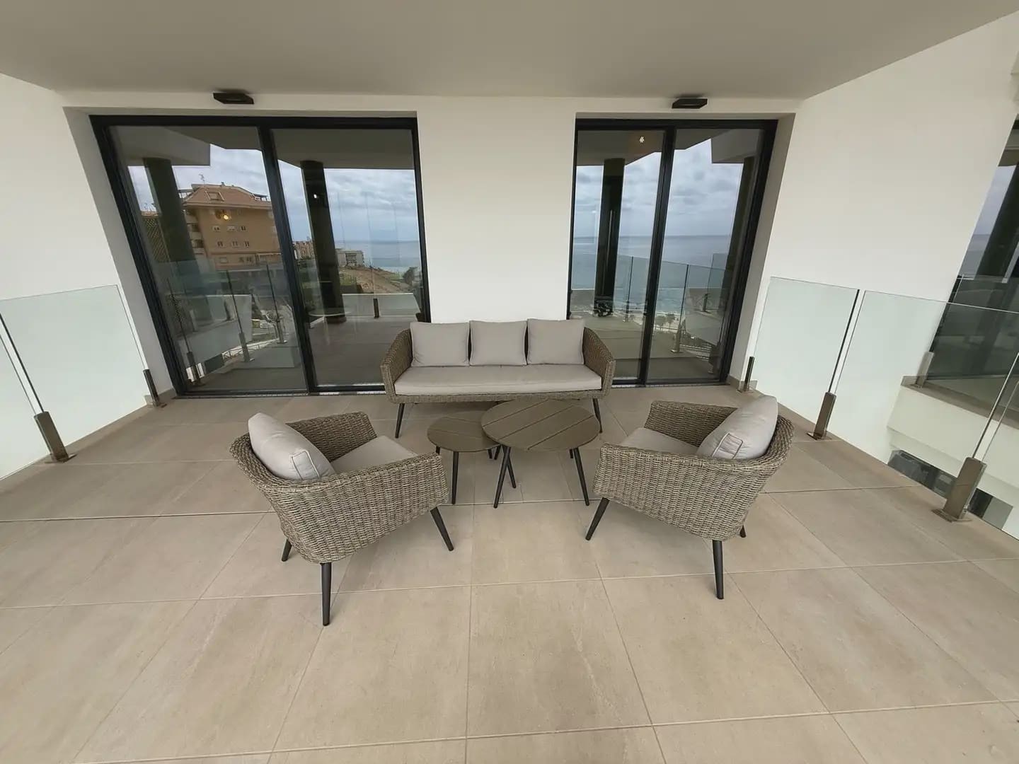 2 bedroom Beach Apartment for sale in Fuengirola with pool garage - € 748,000 (Ref: 10158251)