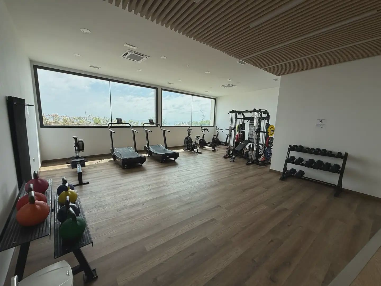 2 bedroom Beach Apartment for sale in Fuengirola with pool garage - € 748,000 (Ref: 10158251)