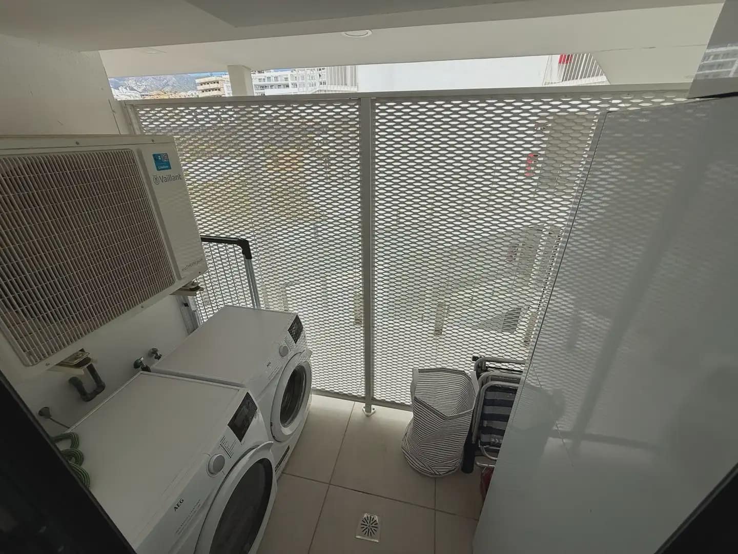 2 bedroom Beach Apartment for sale in Fuengirola with pool garage - € 748,000 (Ref: 10158251)