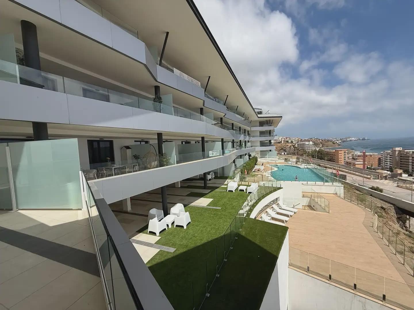 2 bedroom Beach Apartment for sale in Fuengirola with pool garage - € 748,000 (Ref: 10158251)