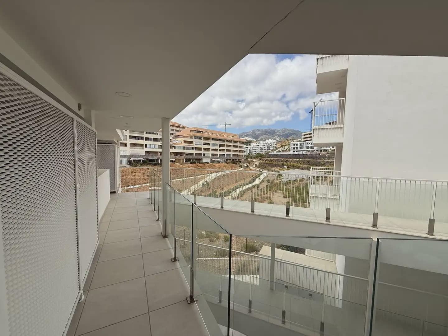 2 bedroom Beach Apartment for sale in Fuengirola with pool garage - € 748,000 (Ref: 10158251)