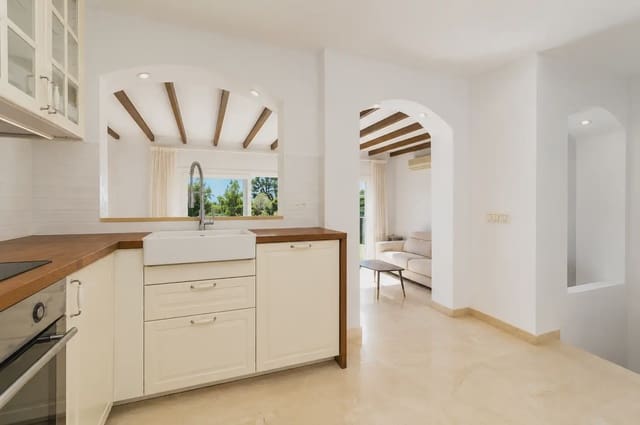 3 bedroom Flat for sale in Calahonda, Mijas with pool - € 559,000 (Ref: 10158252)