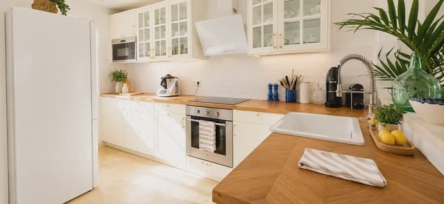 3 bedroom Flat for sale in Calahonda, Mijas with pool - € 559,000 (Ref: 10158252)
