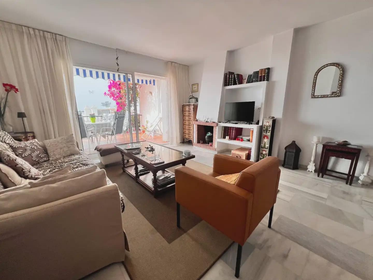2 soveværelse Strandlejlighed til leje i Mijas med swimmingpool garage - € 1.500 (Ref: 10158259)