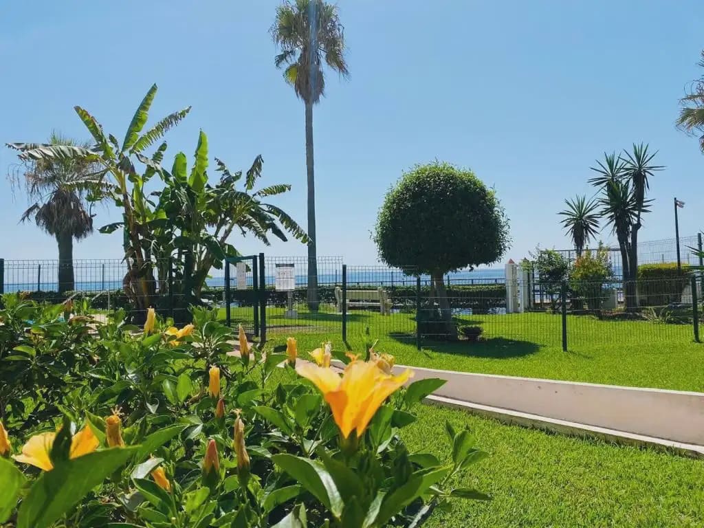 2 soveværelse Strandlejlighed til leje i Mijas med swimmingpool garage - € 1.500 (Ref: 10158259)