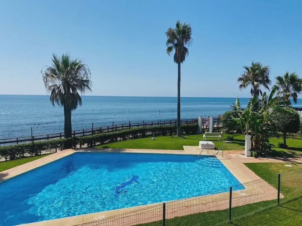 2 soveværelse Strandlejlighed til leje i Mijas med swimmingpool garage - € 1.500 (Ref: 10158259)