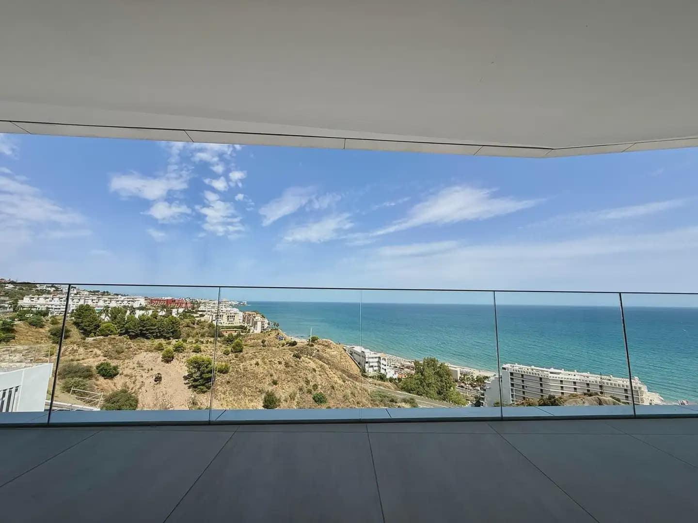 2 soveværelse Strandlejlighed til salg i Fuengirola med swimmingpool garage - € 994.000 (Ref: 10158292)