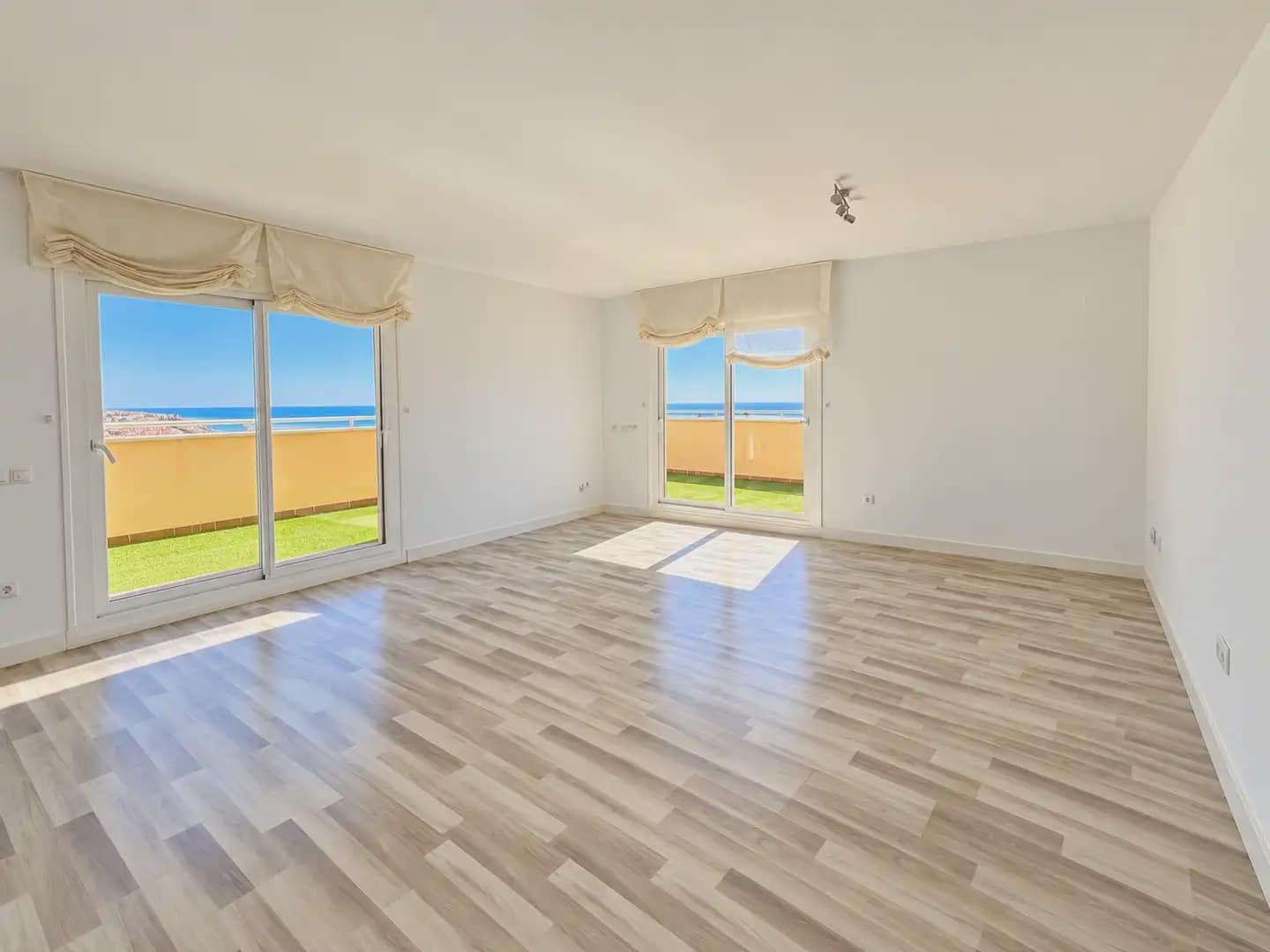 Ático de 4 habitaciones en Rincón de la Victoria en venta con piscina garaje - 1.050.000 € (Ref: 10167499)