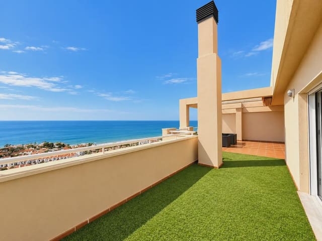 Ático de 4 habitaciones en Rincón de la Victoria en venta con piscina garaje - 1.050.000 € (Ref: 10167499)