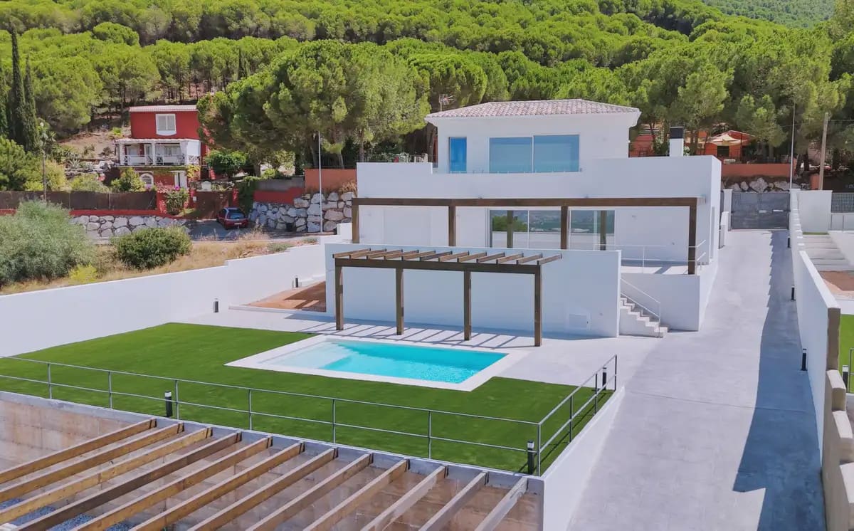 4 Zimmer Villa zu verkaufen in Alhaurin de la Torre mit Pool - 820.000 € (Ref: 10181877)