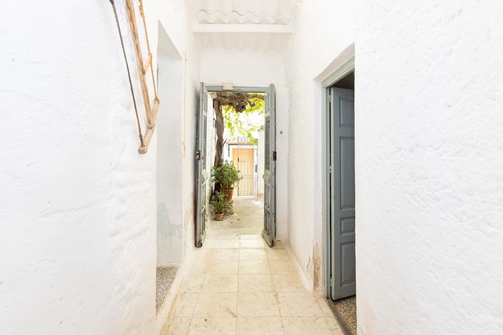 3 slaapkamer Halfvrijstaande villa te koop in Pinos Genil - € 67.000 (Ref: 10171967)