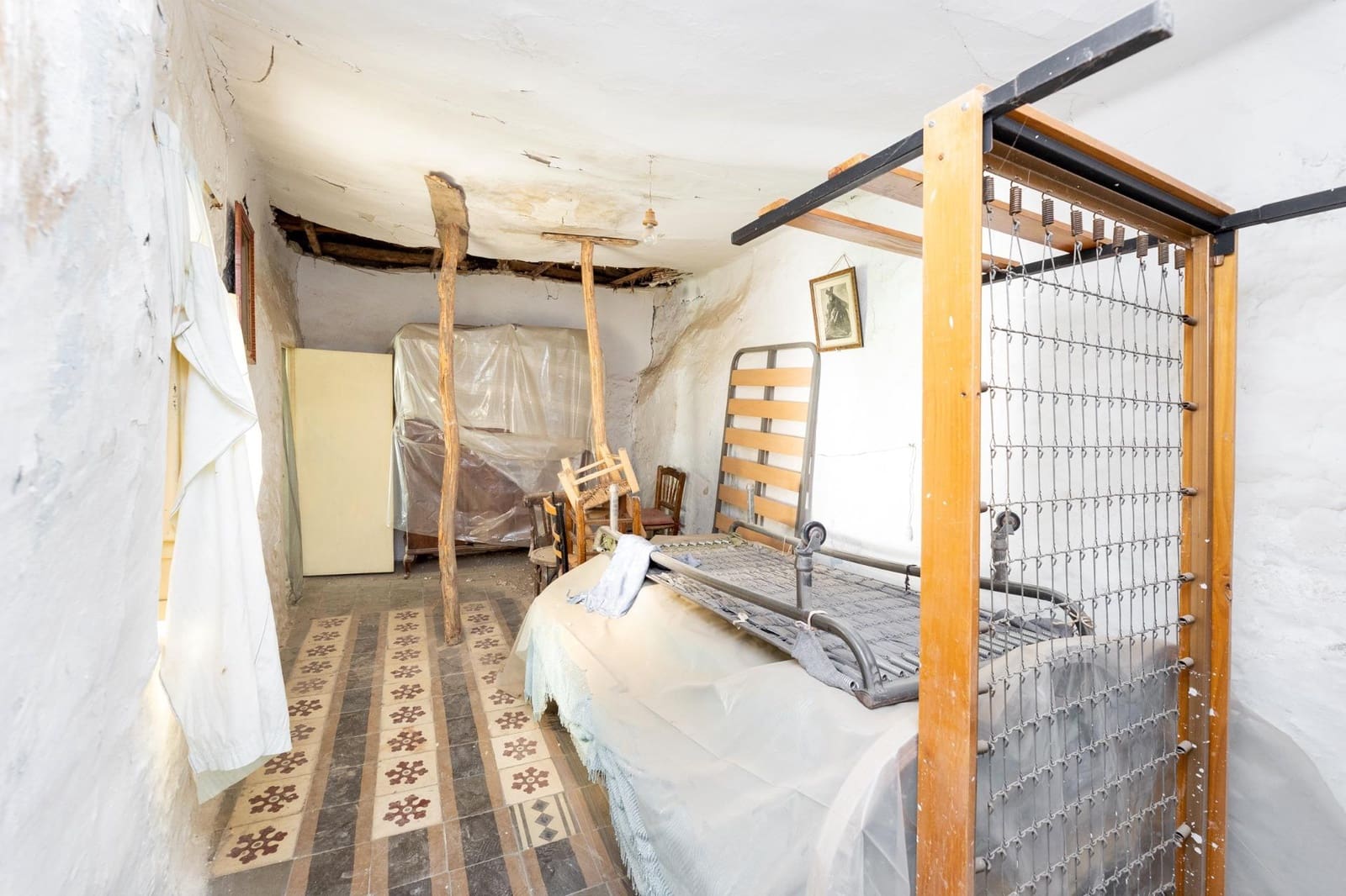 3 slaapkamer Halfvrijstaande villa te koop in Pinos Genil - € 67.000 (Ref: 10171967)