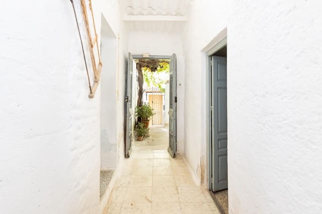 3 slaapkamer Halfvrijstaande villa te koop in Pinos Genil - € 67.000 (Ref: 10171967)