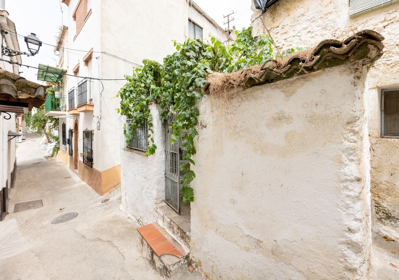 3 slaapkamer Halfvrijstaande villa te koop in Pinos Genil - € 67.000 (Ref: 10171967)