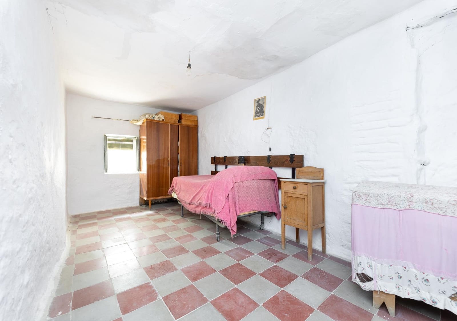 3 slaapkamer Halfvrijstaande villa te koop in Pinos Genil - € 67.000 (Ref: 10171967)