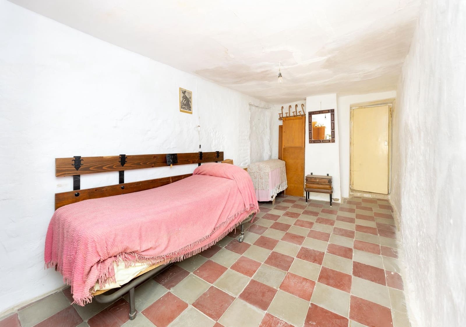 3 slaapkamer Halfvrijstaande villa te koop in Pinos Genil - € 67.000 (Ref: 10171967)