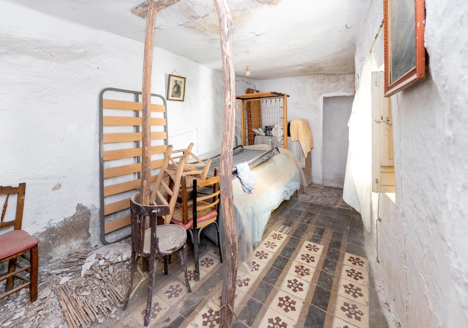 3 slaapkamer Halfvrijstaande villa te koop in Pinos Genil - € 67.000 (Ref: 10171967)