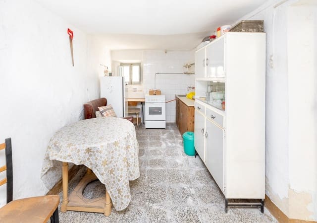 3 slaapkamer Halfvrijstaande villa te koop in Pinos Genil - € 67.000 (Ref: 10171967)