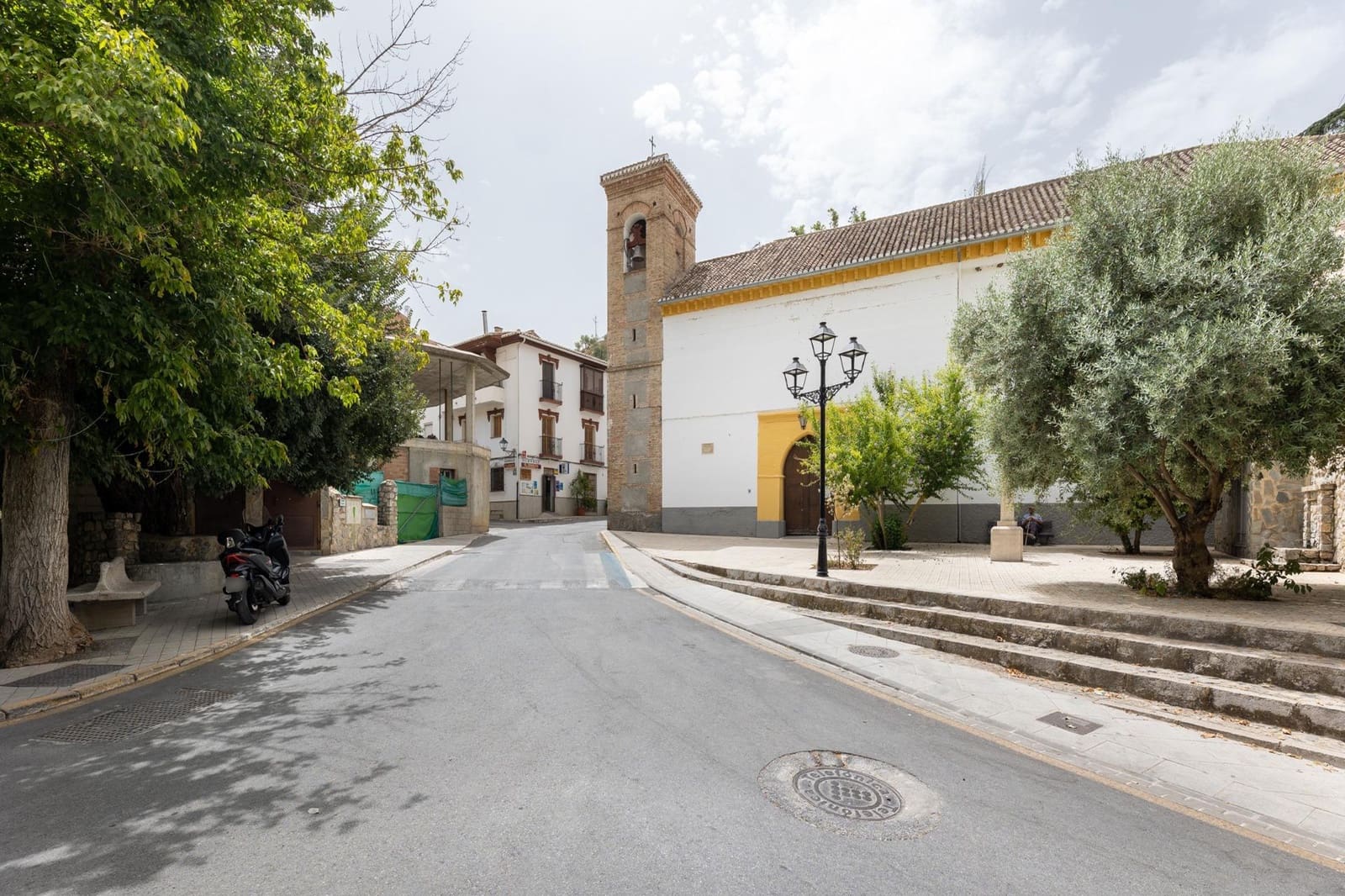 3 slaapkamer Halfvrijstaande villa te koop in Pinos Genil - € 67.000 (Ref: 10171967)