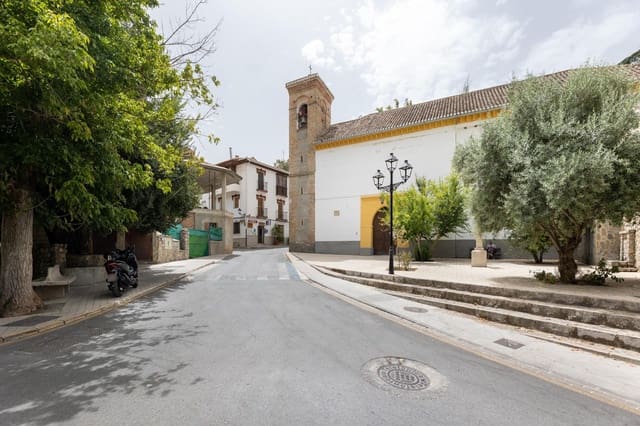 3 slaapkamer Halfvrijstaande villa te koop in Pinos Genil - € 67.000 (Ref: 10171967)