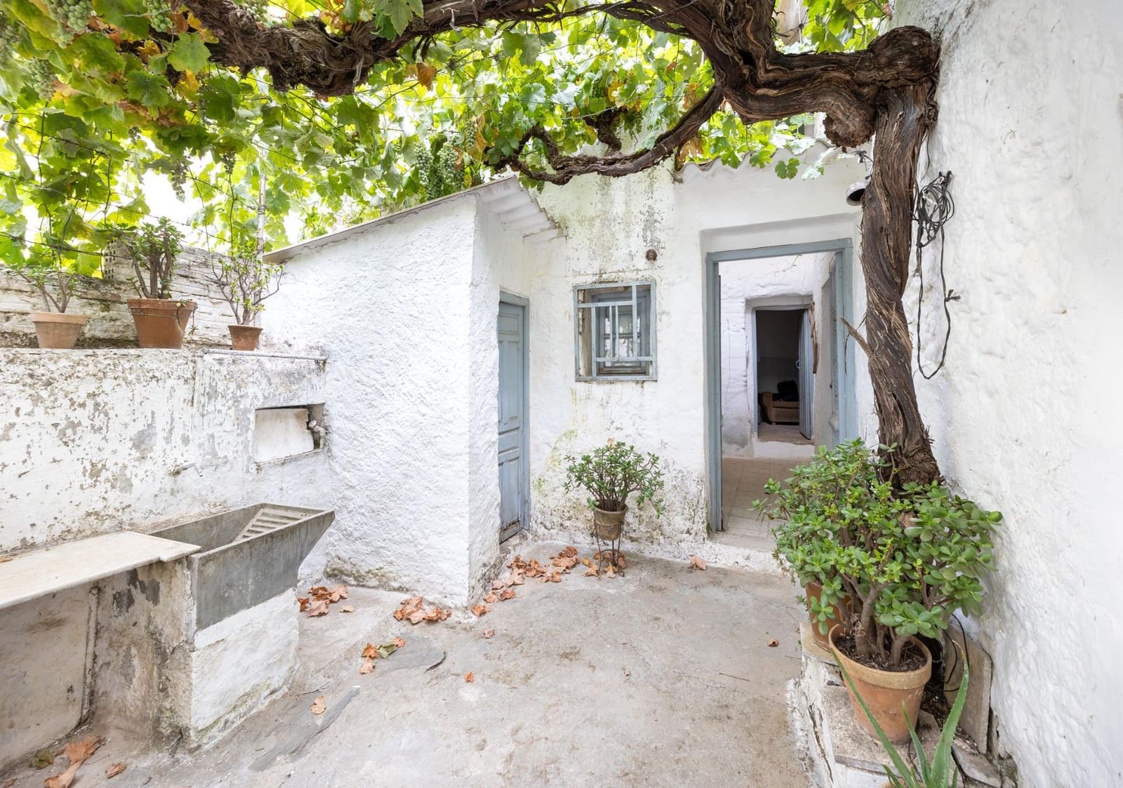 3 slaapkamer Halfvrijstaande villa te koop in Pinos Genil - € 67.000 (Ref: 10171967)
