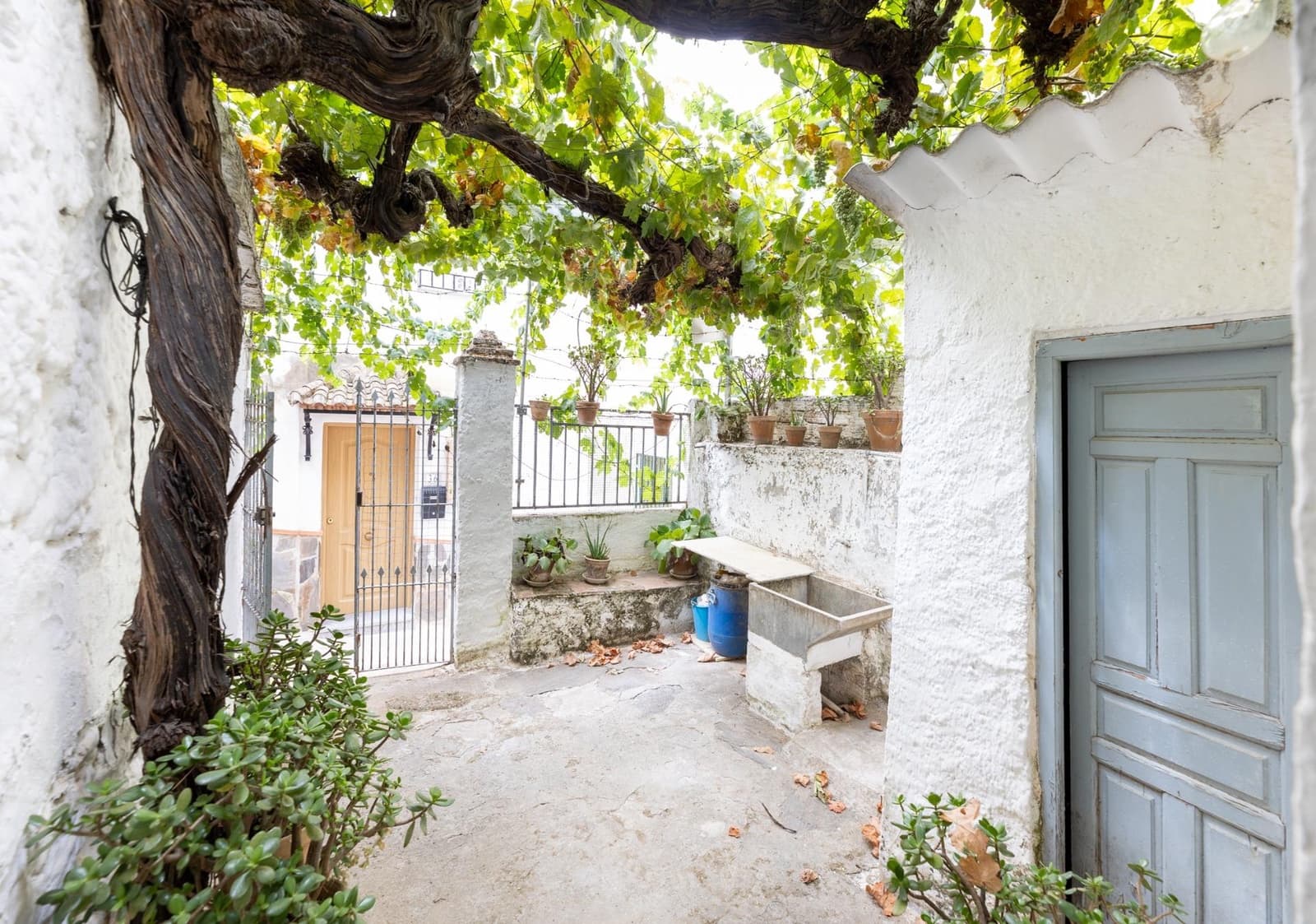 3 slaapkamer Halfvrijstaande villa te koop in Pinos Genil - € 67.000 (Ref: 10171967)