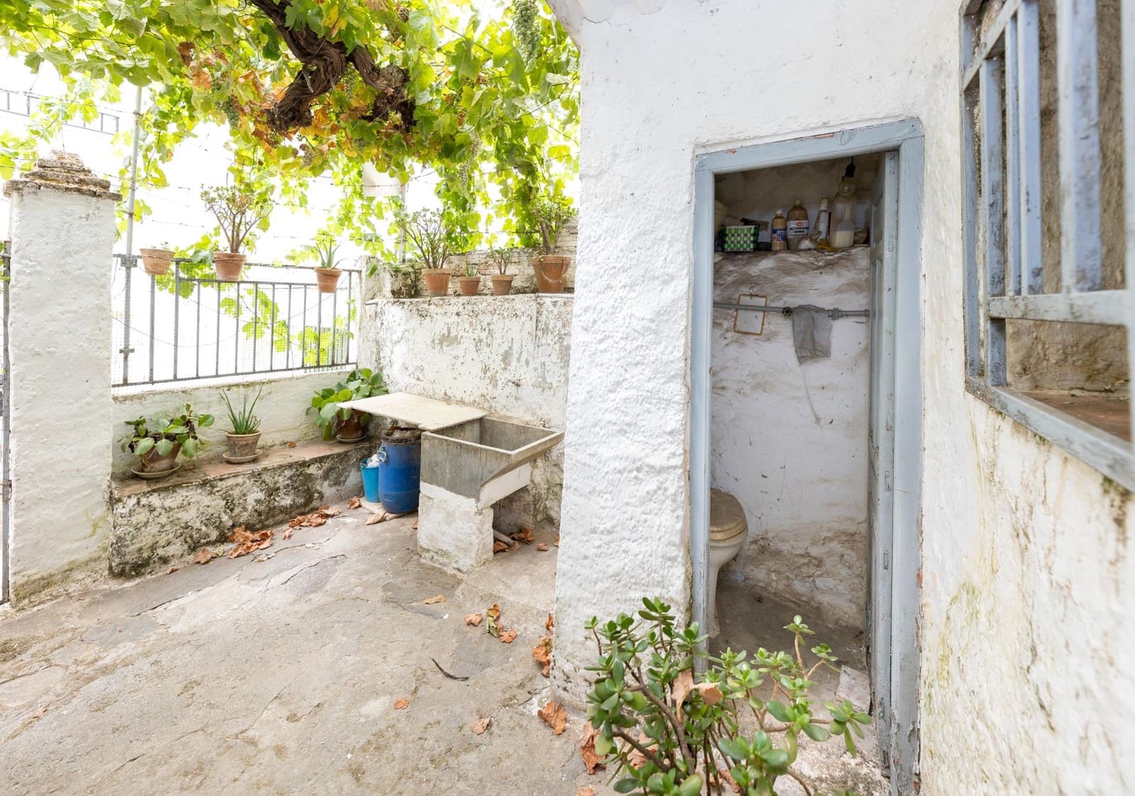 3 slaapkamer Halfvrijstaande villa te koop in Pinos Genil - € 67.000 (Ref: 10171967)