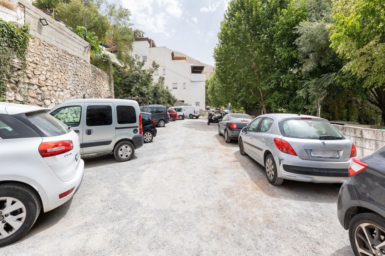 3 slaapkamer Halfvrijstaande villa te koop in Pinos Genil - € 67.000 (Ref: 10171967)