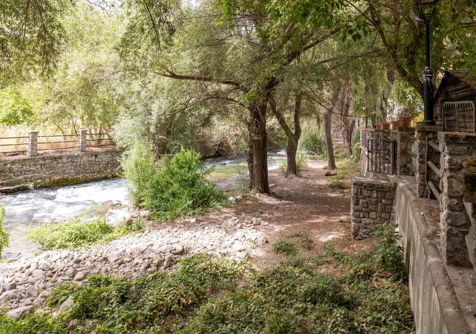 3 slaapkamer Halfvrijstaande villa te koop in Pinos Genil - € 67.000 (Ref: 10171967)