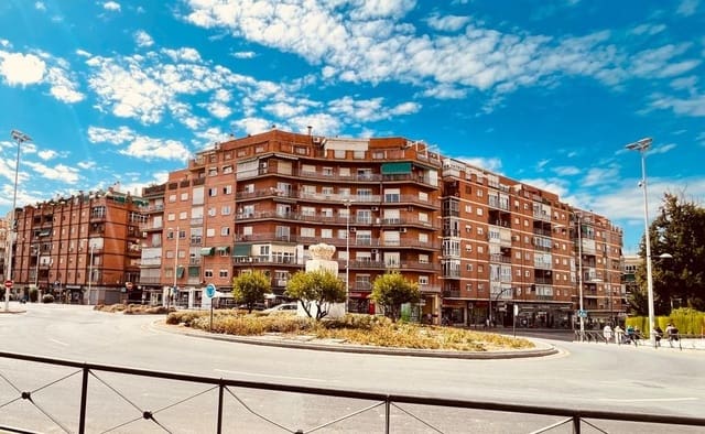 4 chambre Penthouse à vendre à Pajaritos - Plaza de Toros, Grenade ville avec garage - 540 000 € (Ref: 10171969)