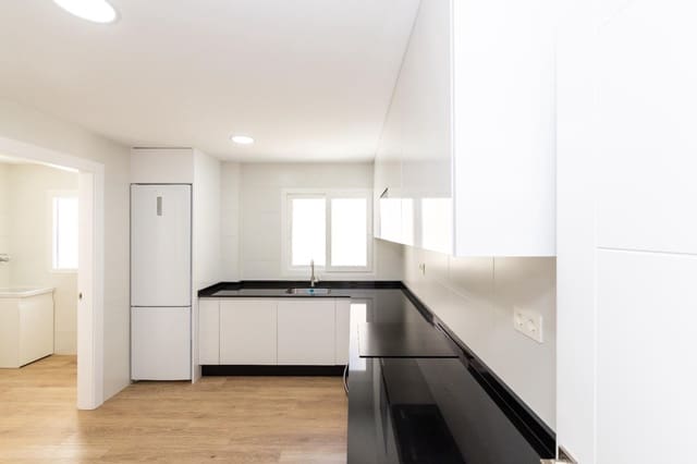 4 chambre Penthouse à vendre à Pajaritos - Plaza de Toros, Grenade ville avec garage - 540 000 € (Ref: 10171969)