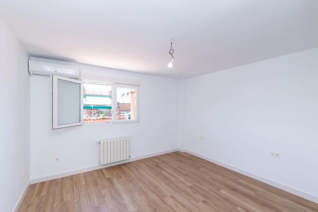 4 chambre Penthouse à vendre à Pajaritos - Plaza de Toros, Grenade ville avec garage - 540 000 € (Ref: 10171969)