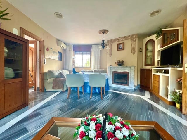 4 slaapkamer Villa te koop in Otura met zwembad garage - € 349.900 (Ref: 10171975)