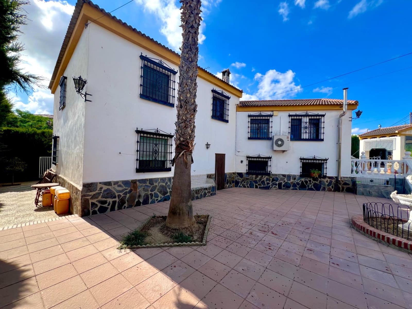 4 slaapkamer Villa te koop in Otura met zwembad garage - € 349.900 (Ref: 10171975)