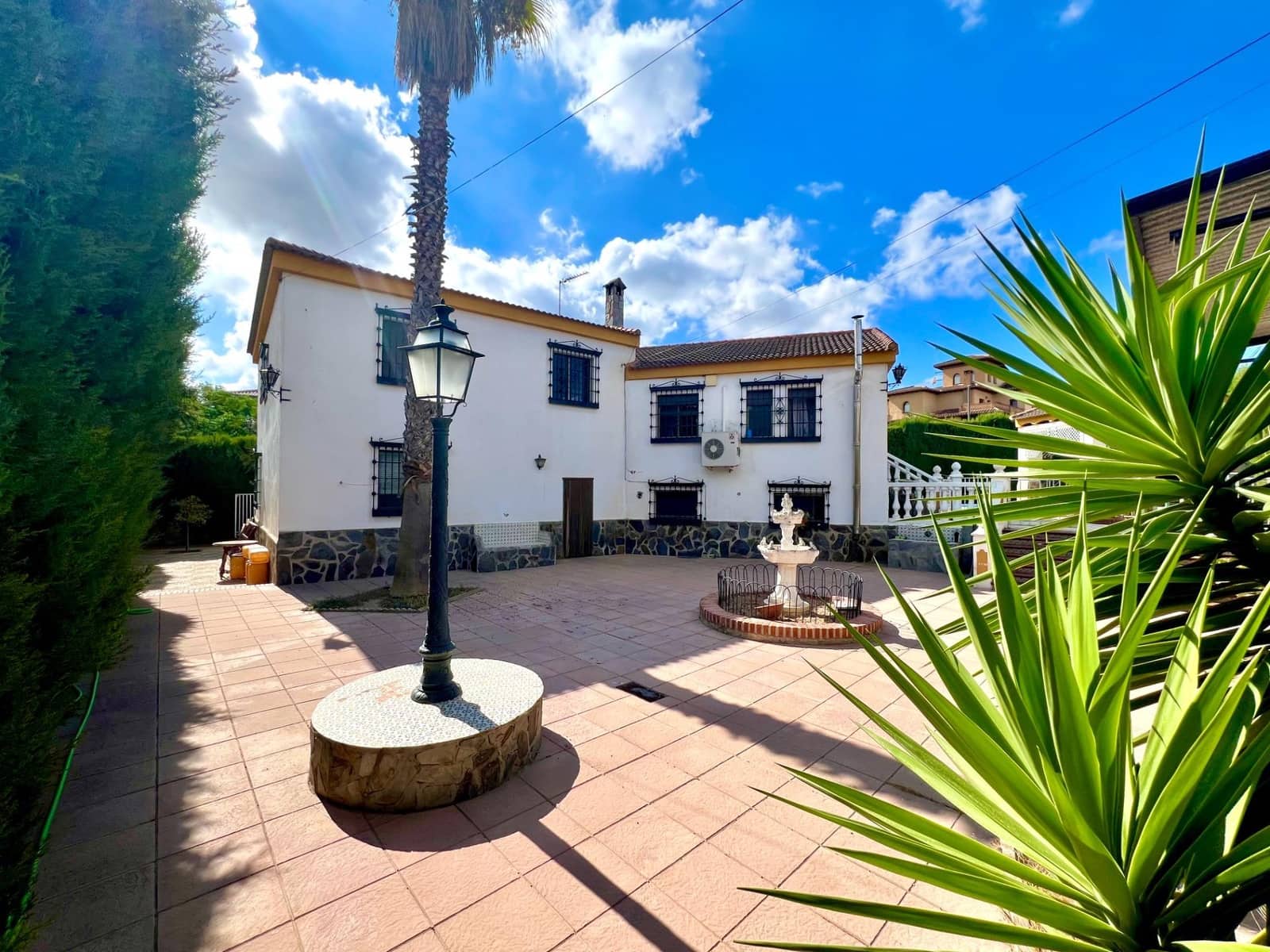 4 slaapkamer Villa te koop in Otura met zwembad garage - € 349.900 (Ref: 10171975)