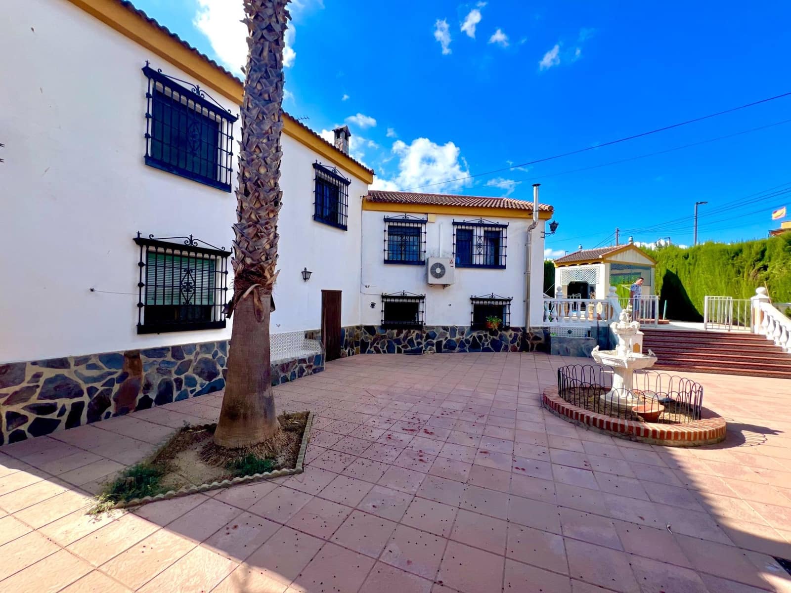 4 slaapkamer Villa te koop in Otura met zwembad garage - € 349.900 (Ref: 10171975)