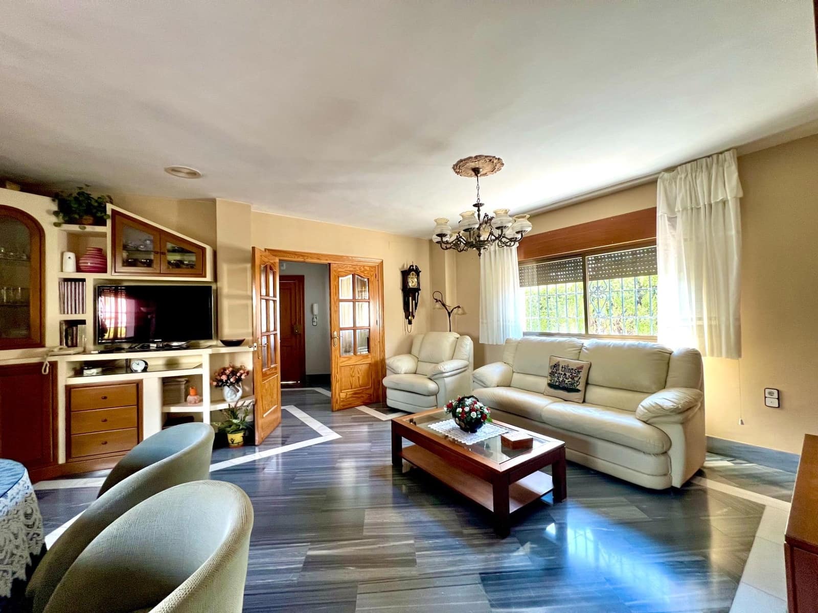 4 slaapkamer Villa te koop in Otura met zwembad garage - € 349.900 (Ref: 10171975)
